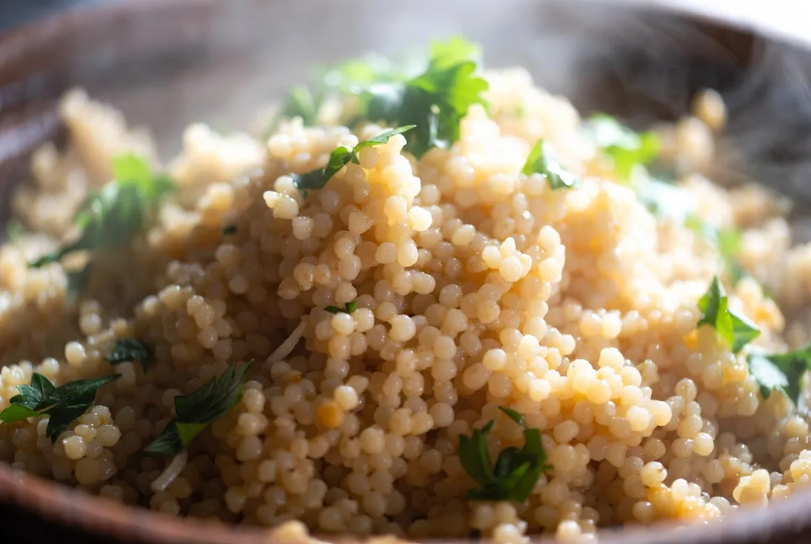 Plat : Semoule de couscous vapeur traditionnelle
