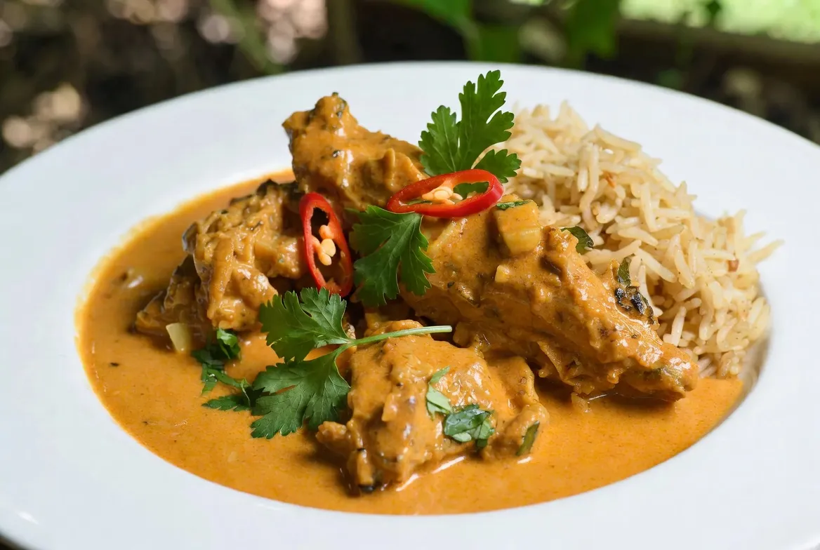 Plat : Curry de poulet au lait de coco