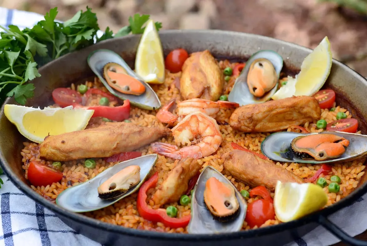 Plat : Paella mixte poulet et fruits de mer