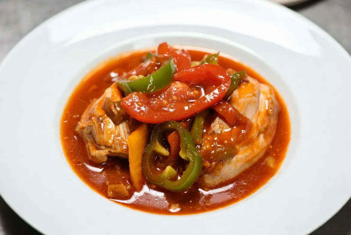 Plat : Poulet basquaise