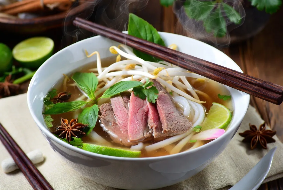 Plat : Phở bò (soupe de bœuf vietnamienne)