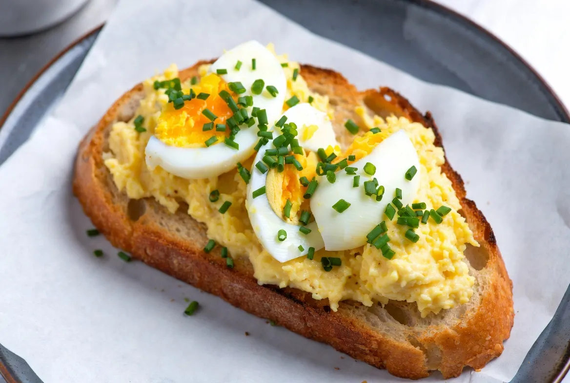 Plat : Tartine œuf mimosa
