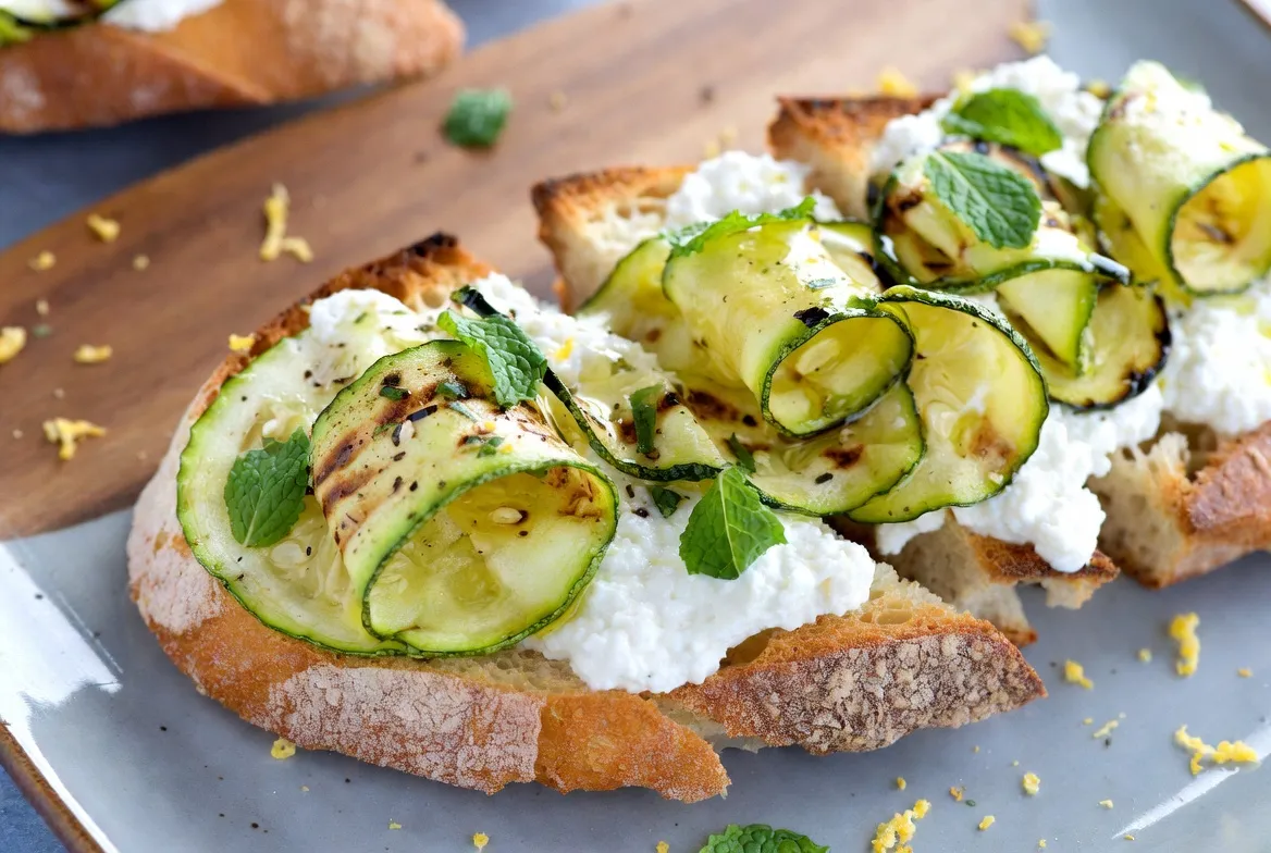 Plat : Tartine ricotta-courgette grillée