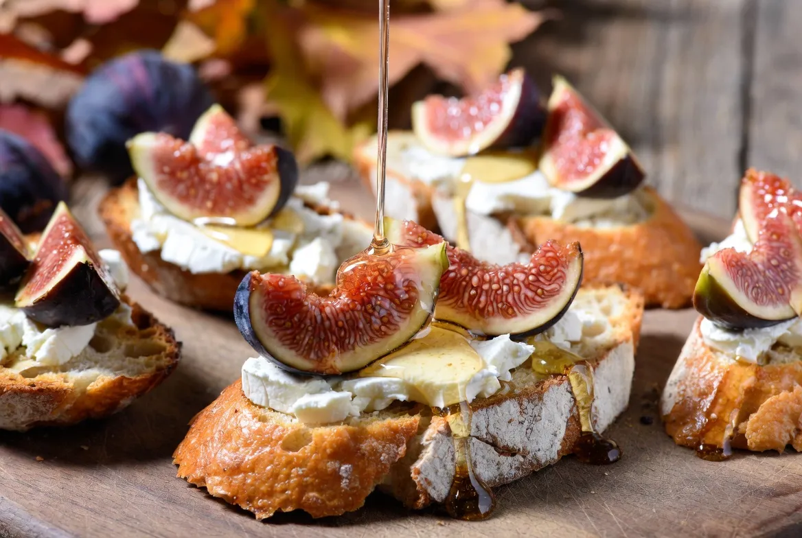 Plat : Tartines chèvre, miel et figues
