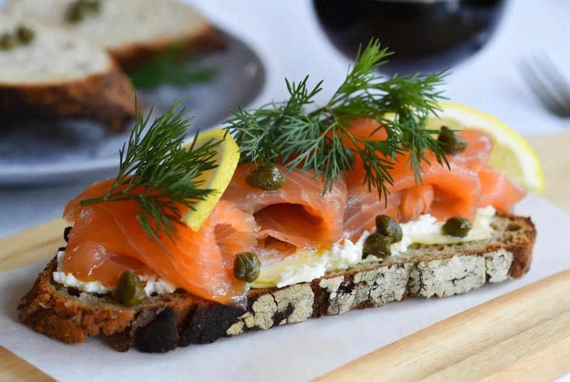 Plat : Tartines saumon fumé et aneth
