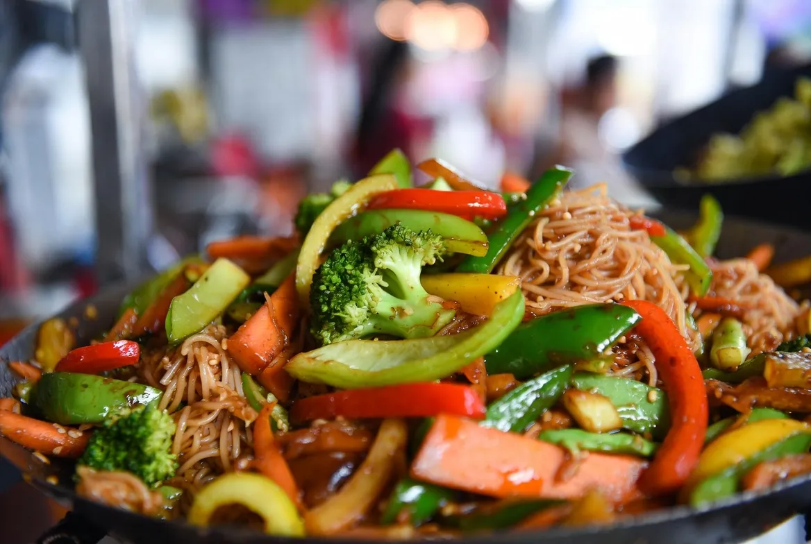 Plat : Wok de légumes et nouilles sautées